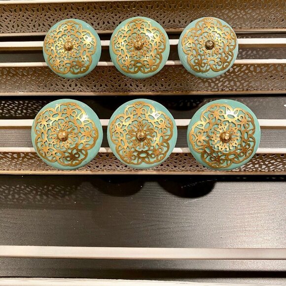Many new sets of 6 ceramic and metal pull/knobs - Picture 1 of 3